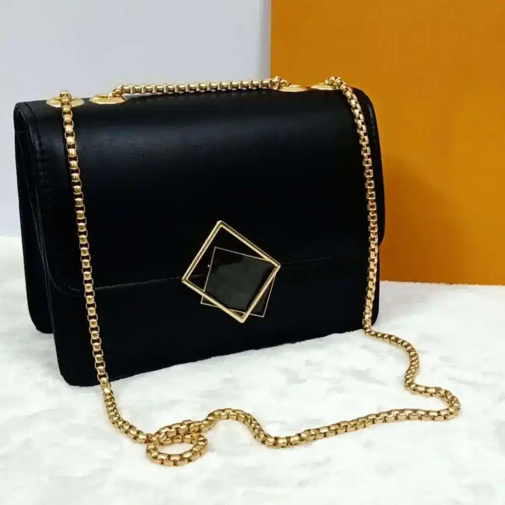 StrideChic – Black